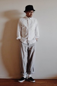 バケットハット コーディネート 白シャツ