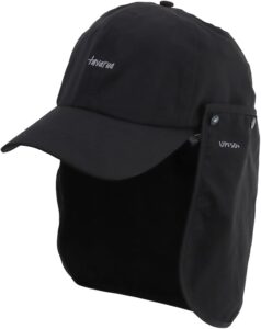 スナップボタンで取り外しが可能なサンシェード付きのUVマリンキャップ。 優れたUVカット機能を備えたオリジナル素材を採用。 デイリーユースにもおすすめの６パネル型。 炎天下でのウォータースポーツ、屋外でのアクティビティを快適に